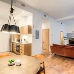 Stella Stays Bright & Cozy Condo Old Montreal Netflix