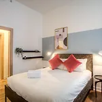 Stella Stays Bright & Cozy Condo Old Montreal Netflix